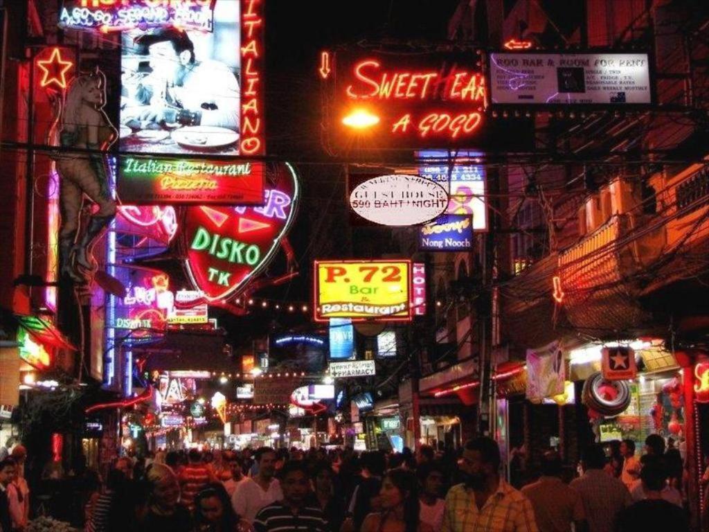 โรงแรมอองกอร์ วอล์คกิ้ง สตรีท 2*